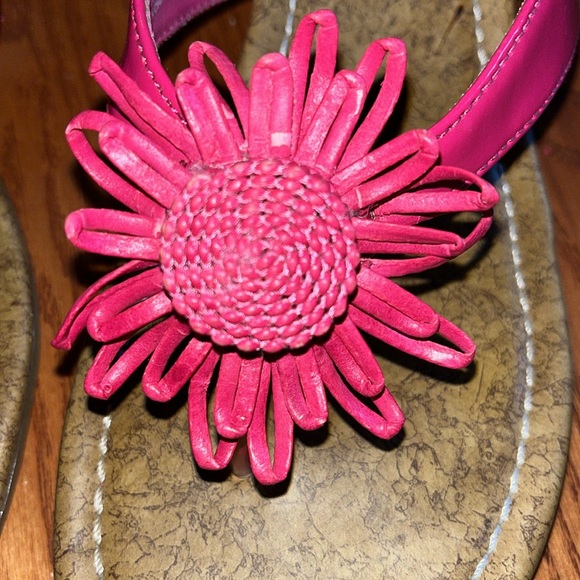 No boundaries shoe daisy 2” heel  71/2 - Picture 9 of 10